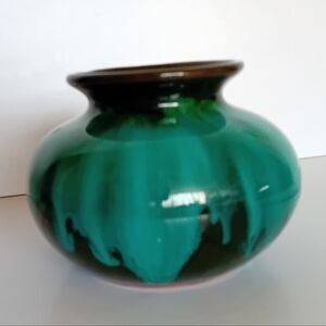 Vintage Blue Mountain Pottery Green And Black Drip Glaze Ceramic Vase